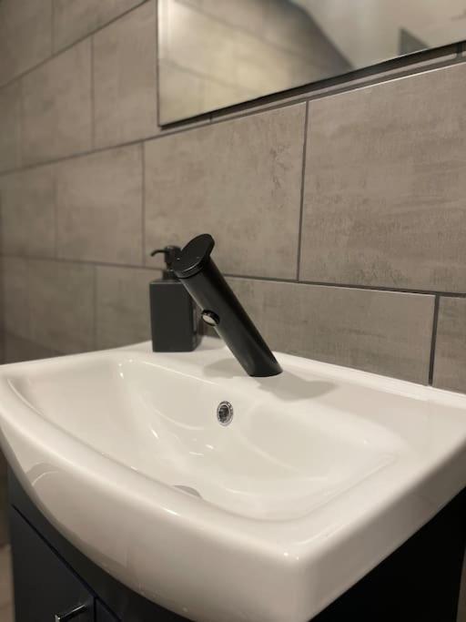 Central Area Terraced House With Private Hot Tub Лінкольн Екстер'єр фото